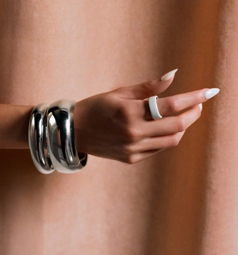 Oura Ring 4 Ceramic in Cloud finish, product image