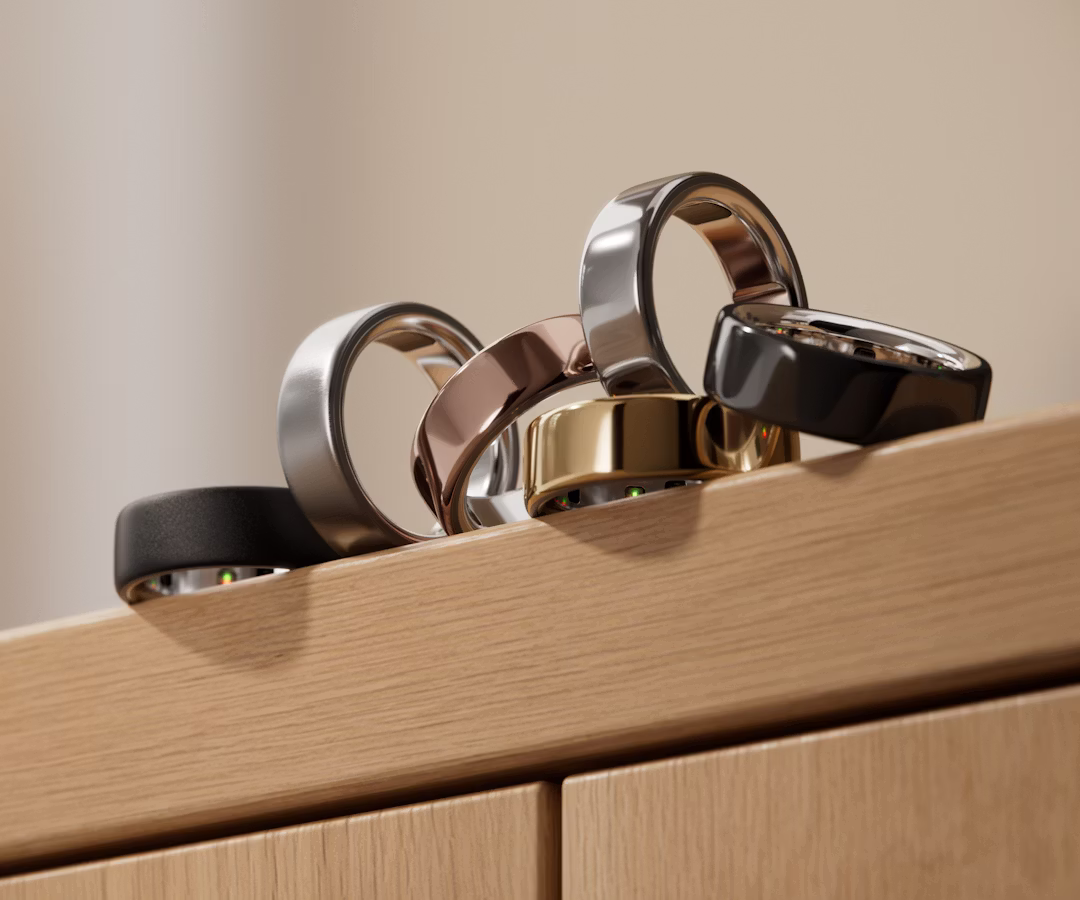 All Oura Ring 4 finishes on display